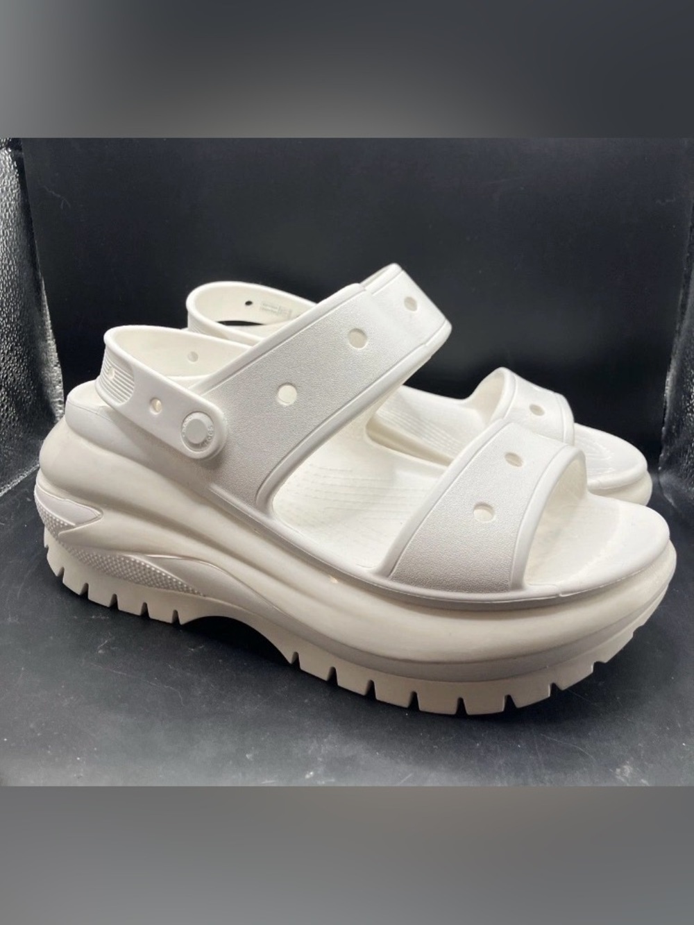 Crocs Classic Mega Crush Platform Clog White Unisex SlipOn Sandal Sz 10 W Sz 8 M